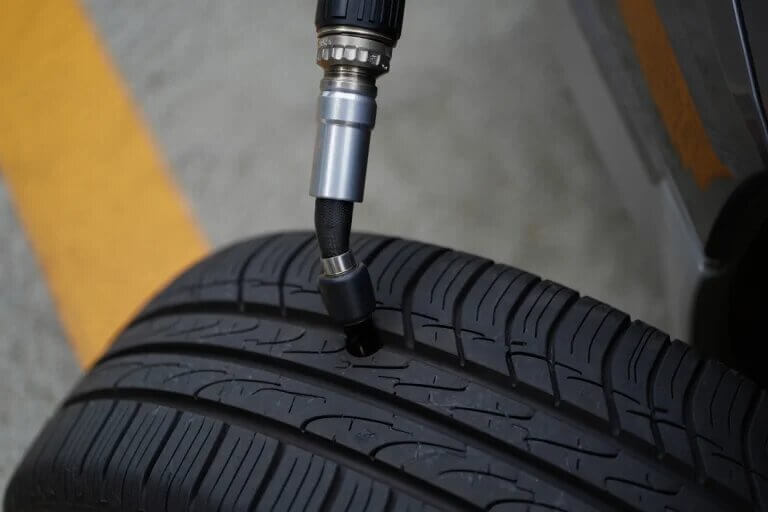 Air dans un pneu de voiture